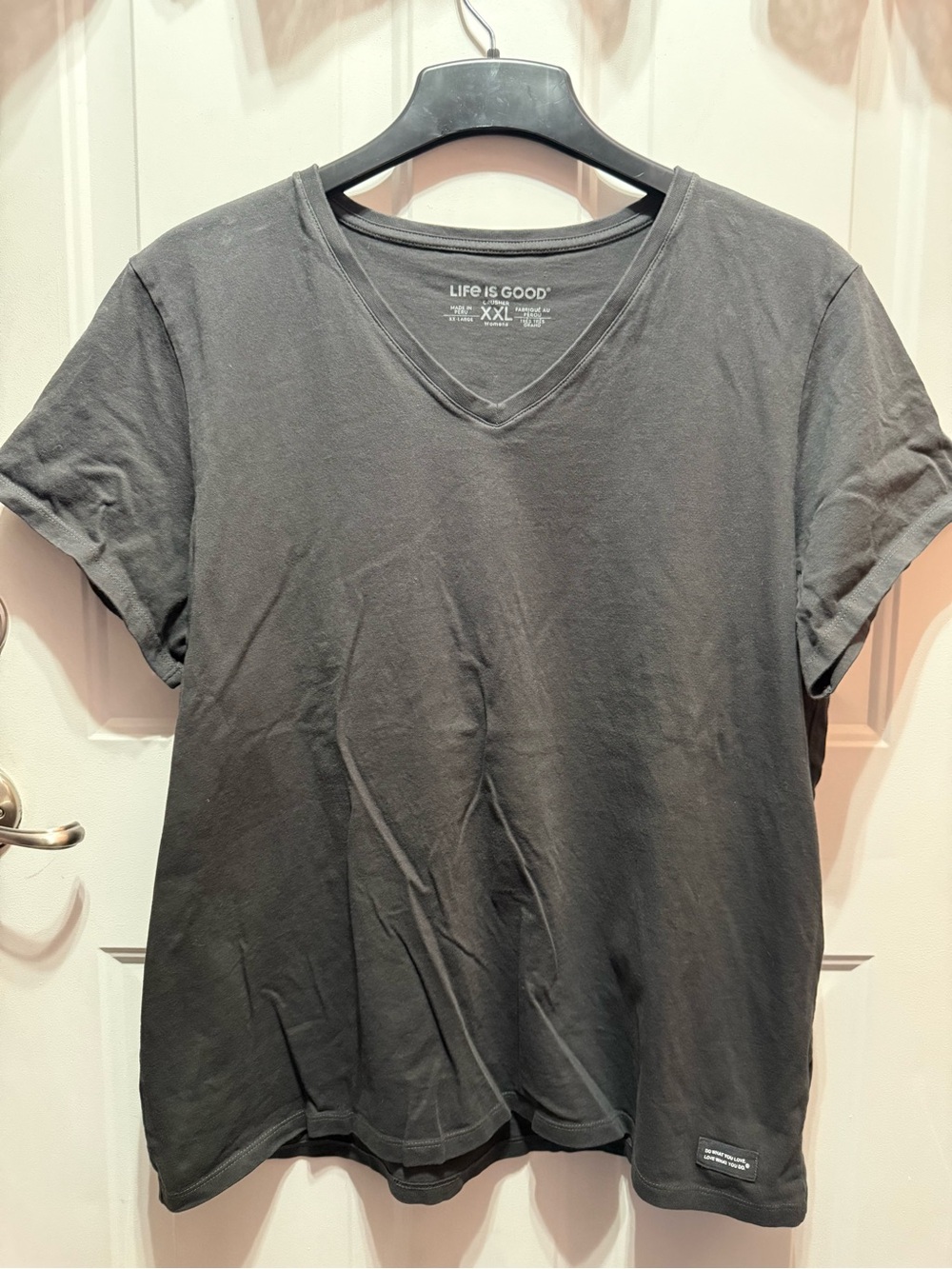 Life Is Good Women's Crusher V-Neck Tee in Charcoal Size XXL